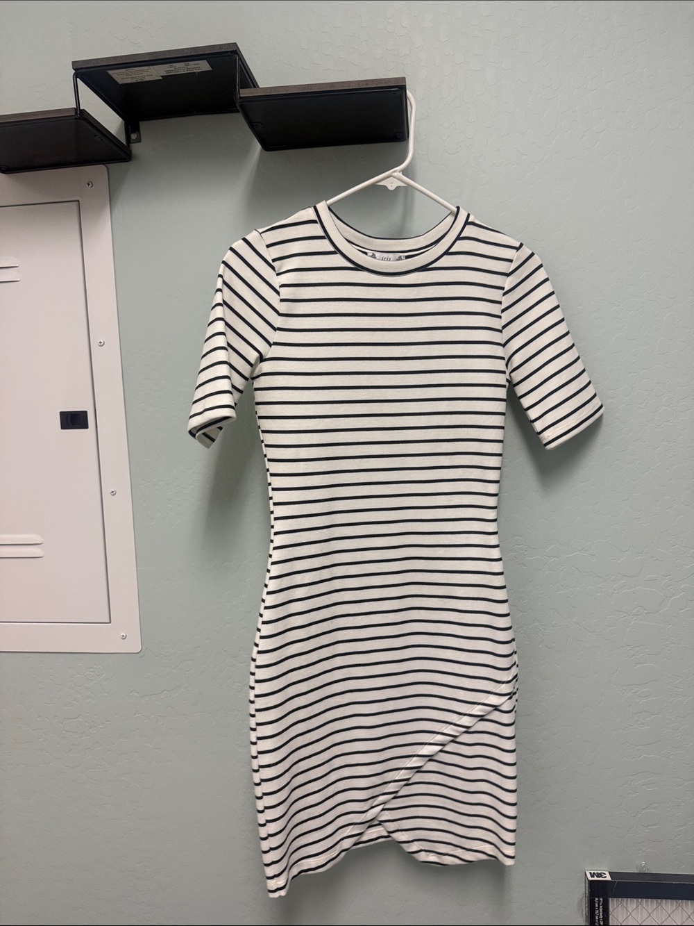 iris Striped Short Sleeve Mini Dress - White & Black